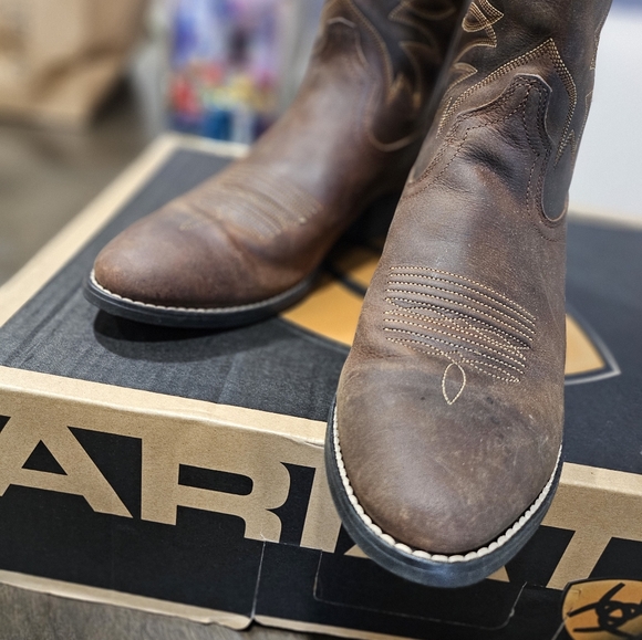 Ladies Distressed Ariat Heritage Cowboy Boots - Picture 4 of 7